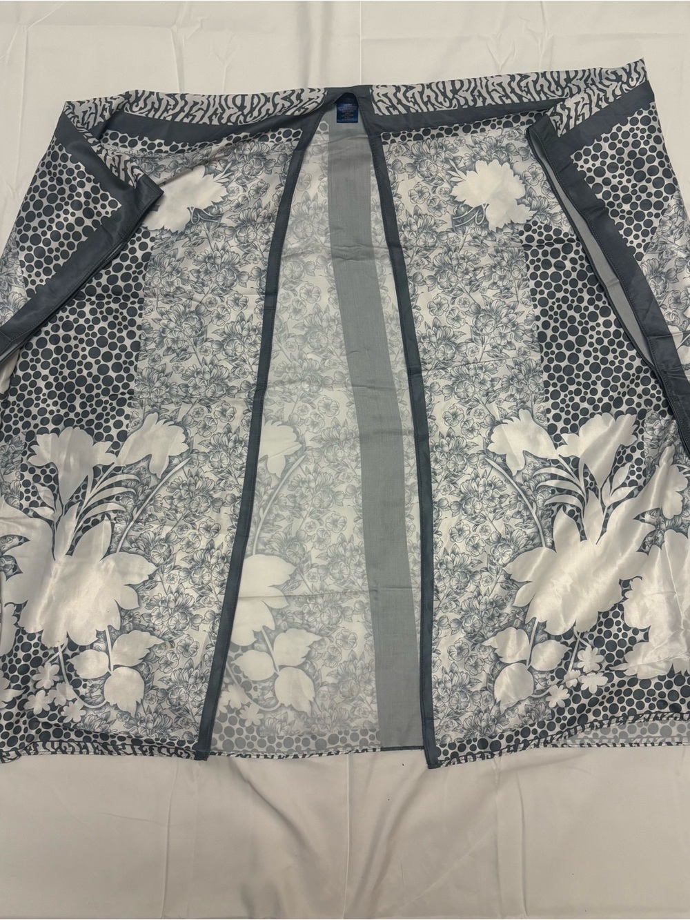Floral Print Gray and White Women’s robe